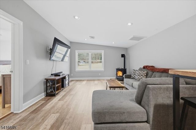 20 Summerfield Rd, White Twp., NJ 07823