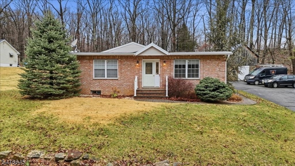 20 Summerfield Rd, White Twp., NJ 07823