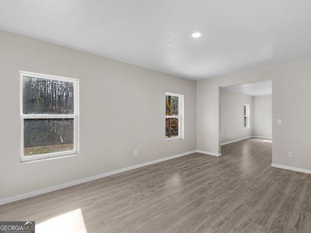 24 Deer Creek Court, Moreland, GA 30259