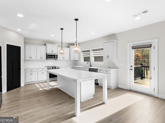 24 Deer Creek Court, Moreland, GA 30259