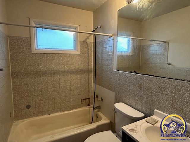 2233 SE Swygart ST, Topeka, KS 66605