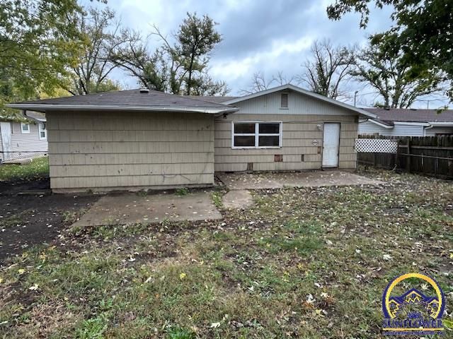 2233 SE Swygart ST, Topeka, KS 66605