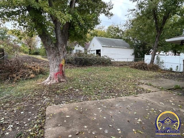 2233 SE Swygart ST, Topeka, KS 66605