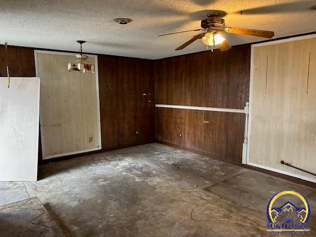 2233 SE Swygart ST, Topeka, KS 66605