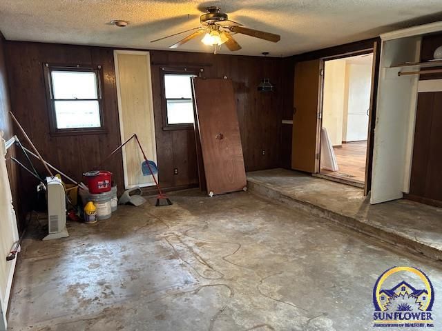 2233 SE Swygart ST, Topeka, KS 66605