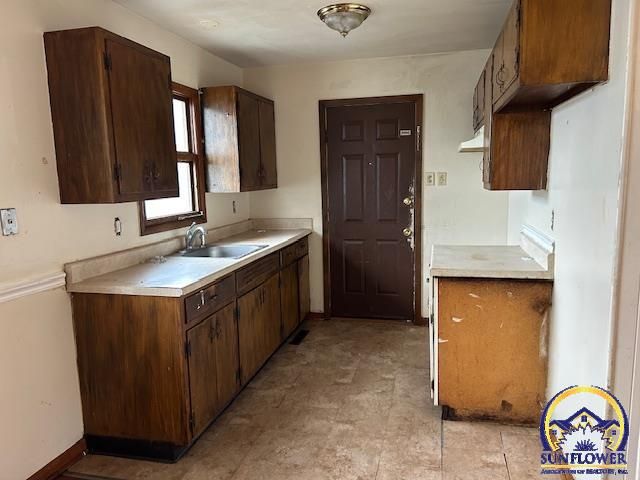 2233 SE Swygart ST, Topeka, KS 66605