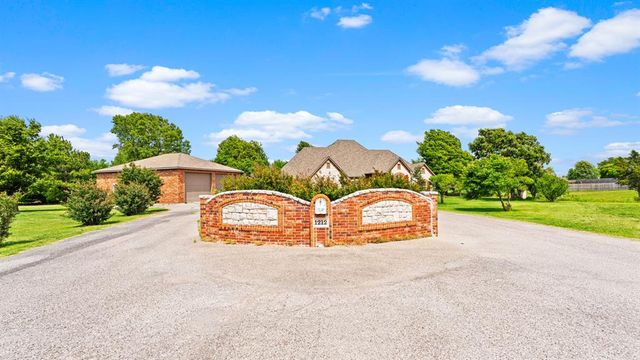 1212 N Clear Springs Road, Mustang, OK 73064
