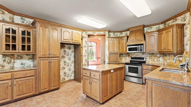 1212 N Clear Springs Road, Mustang, OK 73064