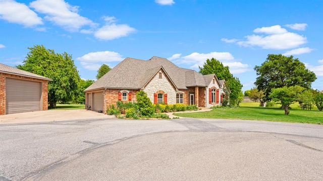 1212 N Clear Springs Road, Mustang, OK 73064