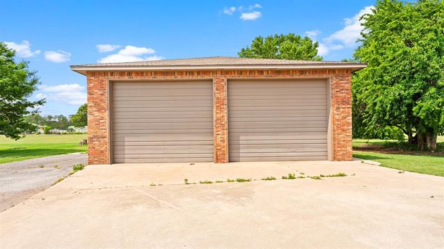 1212 N Clear Springs Road, Mustang, OK 73064