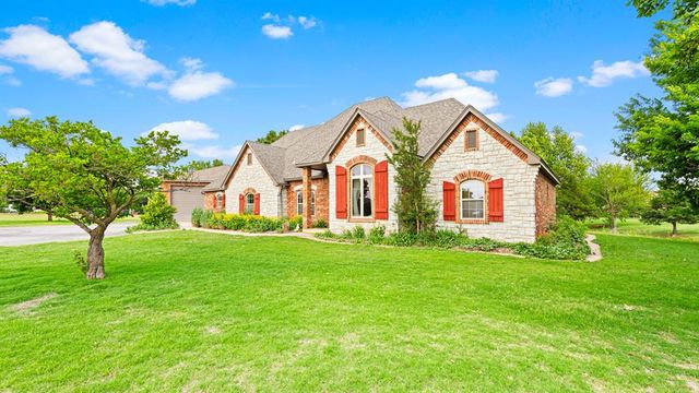 1212 N Clear Springs Road, Mustang, OK 73064