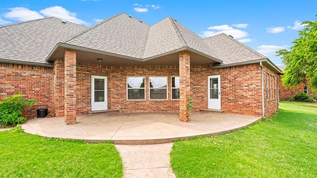 1212 N Clear Springs Road, Mustang, OK 73064