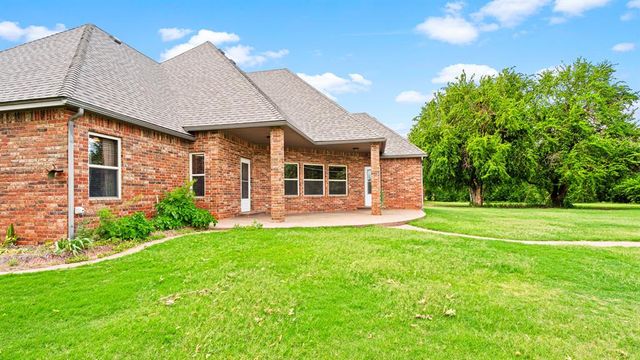 1212 N Clear Springs Road, Mustang, OK 73064
