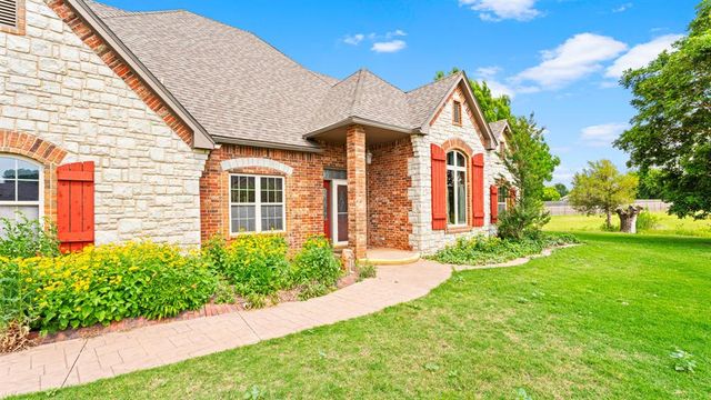 1212 N Clear Springs Road, Mustang, OK 73064