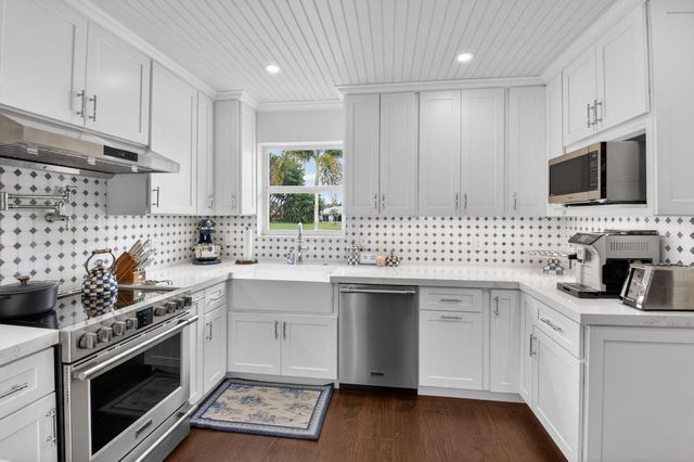 13 Acacia Drive, Boynton Beach, FL 33436