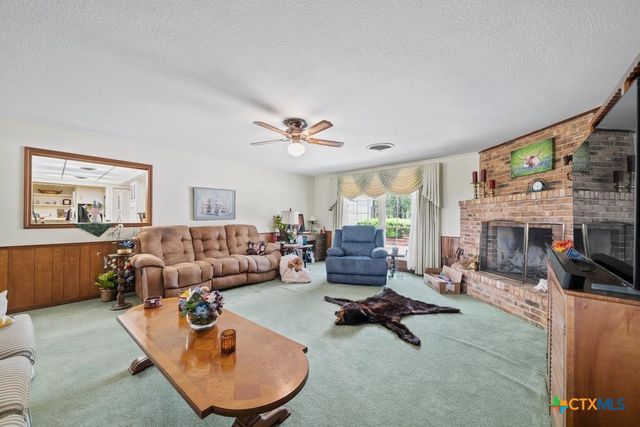 699 Floral Avenue, New Braunfels, TX 78130