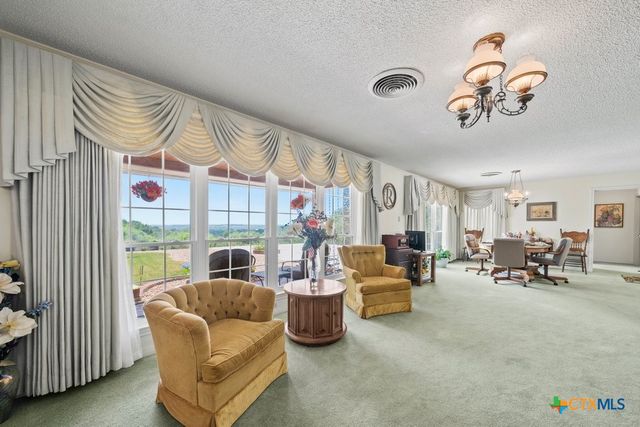 699 Floral Avenue, New Braunfels, TX 78130