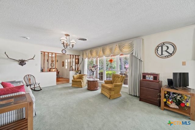 699 Floral Avenue, New Braunfels, TX 78130