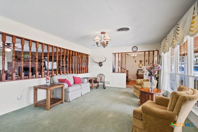 699 Floral Avenue, New Braunfels, TX 78130