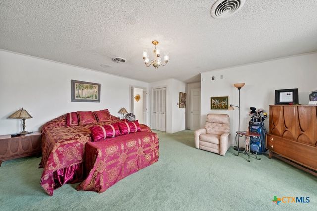 699 Floral Avenue, New Braunfels, TX 78130