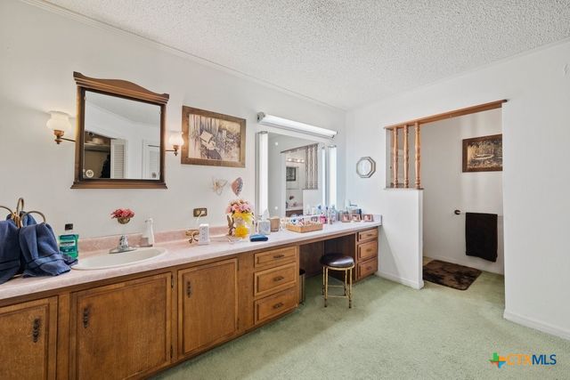 699 Floral Avenue, New Braunfels, TX 78130
