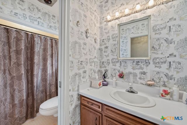 699 Floral Avenue, New Braunfels, TX 78130