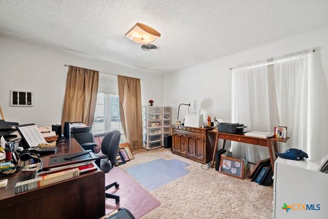 699 Floral Avenue, New Braunfels, TX 78130