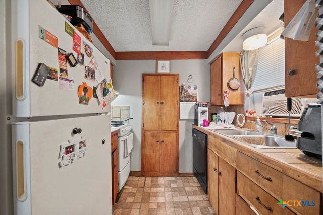 699 Floral Avenue, New Braunfels, TX 78130