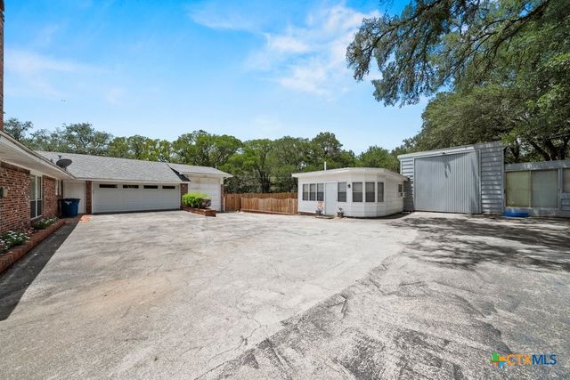 699 Floral Avenue, New Braunfels, TX 78130