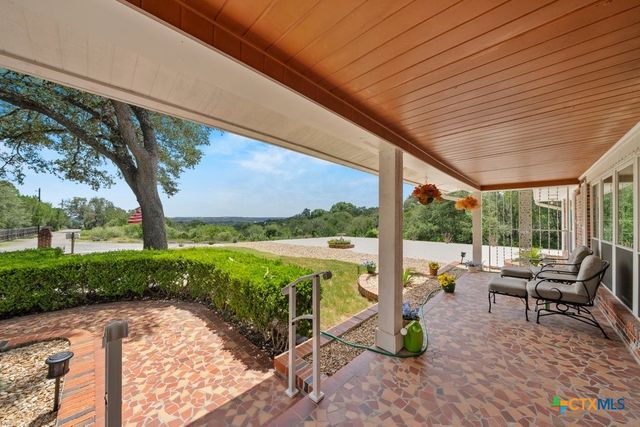 699 Floral Avenue, New Braunfels, TX 78130