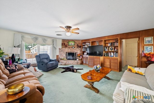 699 Floral Avenue, New Braunfels, TX 78130
