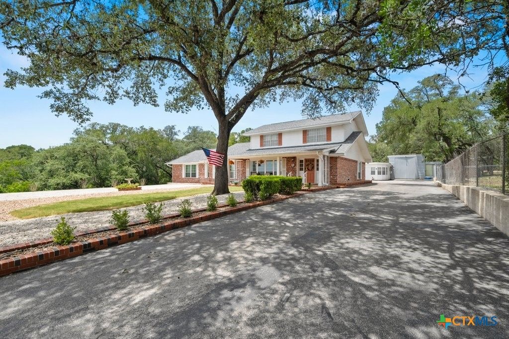 699 Floral Avenue, New Braunfels, TX 78130