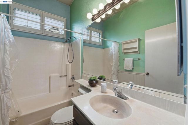 5246 Tacoma Cmn, Fremont, CA 94555