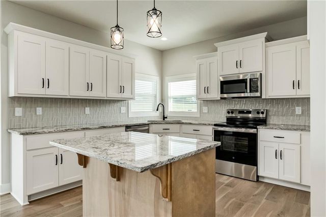 16977 S Mahaffie Street, Olathe, KS 66062