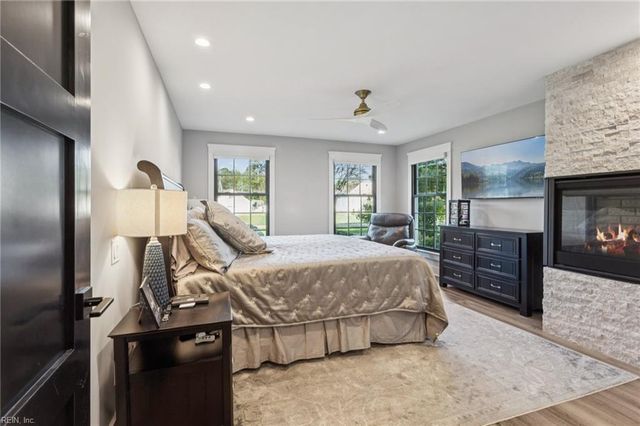 109 Kings Grant DR, Yorktown, VA 23692