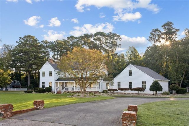 109 Kings Grant DR, Yorktown, VA 23692