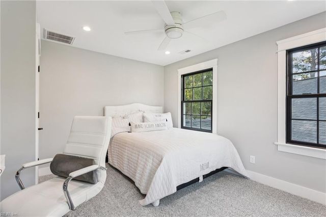 109 Kings Grant DR, Yorktown, VA 23692