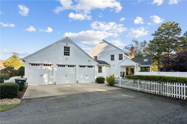 109 Kings Grant DR, Yorktown, VA 23692