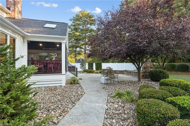 109 Kings Grant DR, Yorktown, VA 23692