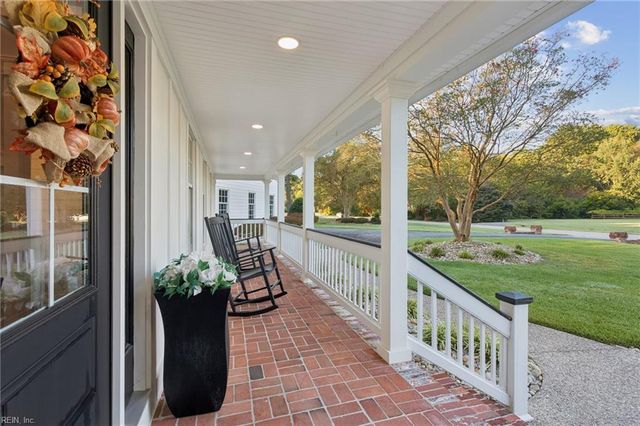 109 Kings Grant DR, Yorktown, VA 23692
