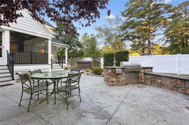 109 Kings Grant DR, Yorktown, VA 23692