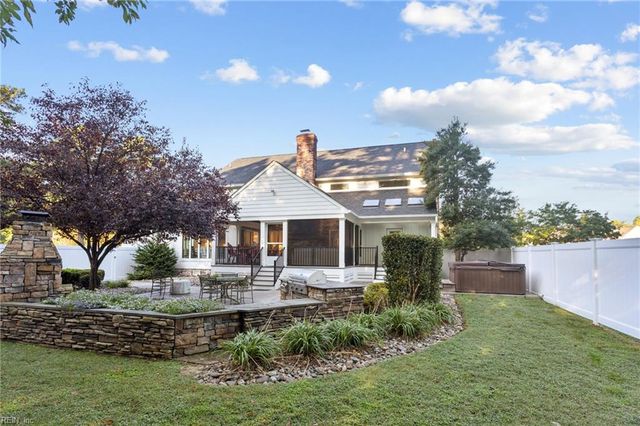 109 Kings Grant DR, Yorktown, VA 23692