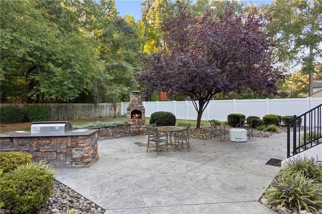 109 Kings Grant DR, Yorktown, VA 23692