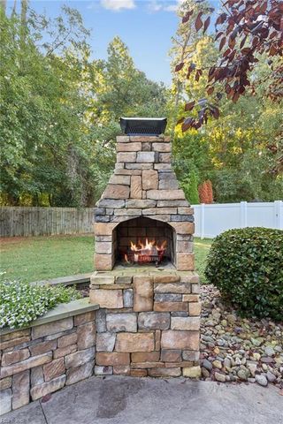 109 Kings Grant DR, Yorktown, VA 23692