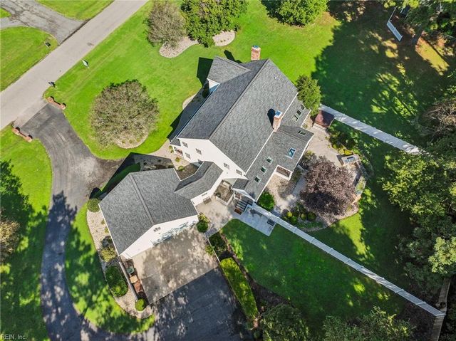 109 Kings Grant DR, Yorktown, VA 23692