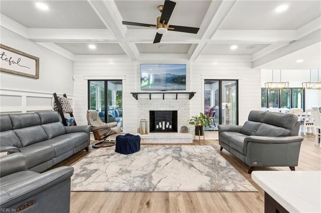 109 Kings Grant DR, Yorktown, VA 23692