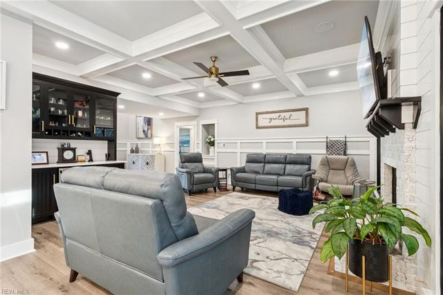 109 Kings Grant DR, Yorktown, VA 23692