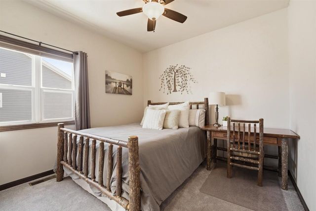 1911 BEAR PAW TRAIL, Kaukauna, WI 54130