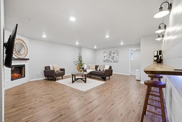 1911 BEAR PAW TRAIL, Kaukauna, WI 54130