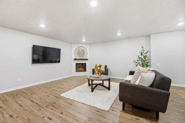 1911 BEAR PAW TRAIL, Kaukauna, WI 54130